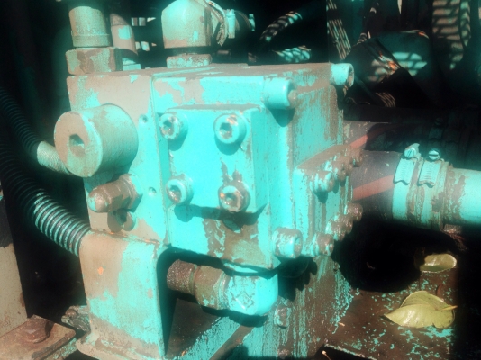 KOBELCO K905 รถเครื่องเดิมปั๊มเดิมแห้งดีแรงดีทำงานไม่โหลด ภายในเก๋งอุปกรณ์ครบพร้อม ภายนอกบอดี้เดิมๆบูมอาร์มสวยไม่มีปะไม่มีดาม ซีลกระบอกไม่แตกเยิ้มแห้งดีมากๆครับ ช่วงล่างใหญ่ เฟลมสวยไม่มีผุ โซ่บูทใบแทรกสภาพดีประมาณ 60\% พร้อมใช้งาน เอกสารสัญญาซื้อขา