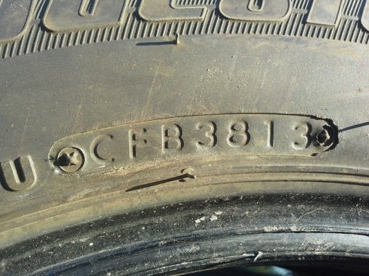 ขายยางสภาพใหม่มากเทียบๆป้ายแดง4เส้น มีตำหนิ1เส้น ของ บริดสโตนส์ 175/65R15 สปดาห์38ปี2013 สภาพสวยมาก มีตำหนิ1เส้นแถมไปเลยให้เป็นชุด ยางใช้งานไม่กี่พันโล ลูกค้าไม่ค่อยได้ใช้รถ เปลี่ยนแม็กใส่ยางหน้ากว้างแก้มเตี้ย รับรองดอกยางเยอะลายดอกเพียบใช้ยาวๆ สวยๆถูกมาก