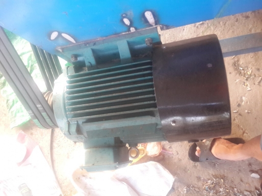 เครื่องโม่พลาสติก มอเตอร์ 30 แรง ปากโม่กว้าง 1.20 เมตร ใบมีดชุบแข็งยาว 30 นิ้ว 6 ใบ