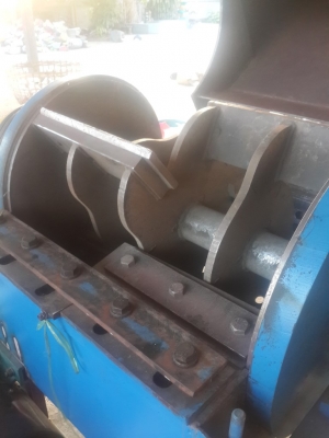 เครื่องโม่พลาสติก มอเตอร์ 30 แรง ปากโม่กว้าง 1.20 เมตร ใบมีดชุบแข็งยาว 30 นิ้ว 6 ใบ