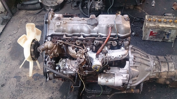 ขายเครื่องยนต์ดีเซลโตโยต้า 2L มีเลขคุม