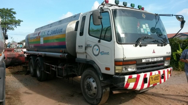 ขายด่วนหัวครั้ชซีรถสิบล้อหลงM5เครือง225แรงปี46เพลาเดียว