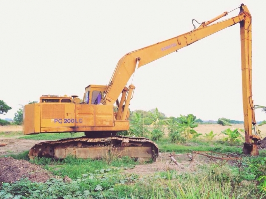 ขายรถแบคโฮ pc200lc