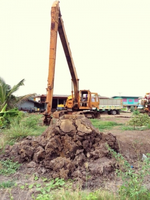 ขายรถแบคโฮ pc200lc