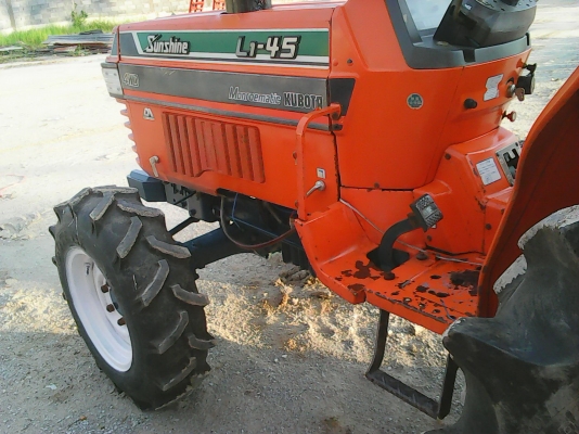 ขายรถไถKUBOTA L1-45 4WD  พร้อมใช้ สวยๆ สีเดิมๆ แรงๆ