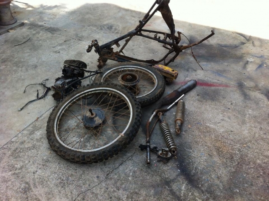 อะไหล่เก่า DT100 หมดกองตามสภาพ 1900 อะไหล่เก่า DT100 หมดกองตามสภาพ 1900