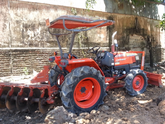 คูโบต้า L3408 DI 4 WD 2 เพลาใบมีดดันหน้าช้าง ผาน 6 ช้าง..ทำงาน 835 ชั่วโมงรถไร่ไม่เคยลงนา..สภาพดีแน่นๆครับ