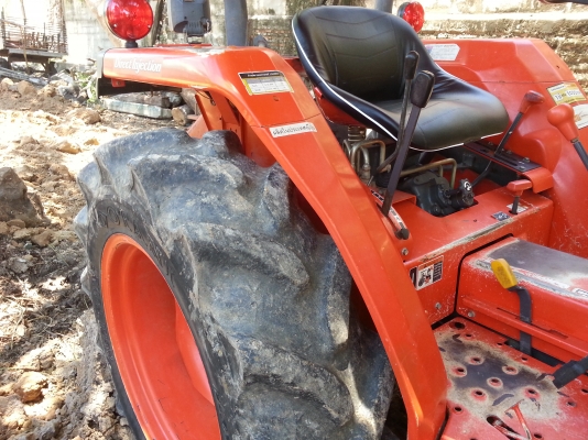 คูโบต้า L3408 DI 4 WD 2 เพลาใบมีดดันหน้าช้าง ผาน 6 ช้าง..ทำงาน 835 ชั่วโมงรถไร่ไม่เคยลงนา..สภาพดีแน่นๆครับ