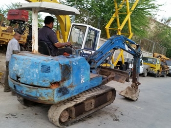 มาแล้วครับ รถขุด แบคโฮ รุ่นติดตลาด Kobelco sk 027 มีลายหัวเจาะ เก่านอก แทรคยาง