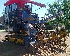 ขายด่วน รถเกี่ยวข้าวเกษตรพัฒนา รุ่น ไอ้หนุ่มไวไฟ รถสภาพดีพร้อมใช้งานได้เลยครับ เครื่องยนต์ 210 HP ISUZU 6HH1 อุ้ม 2.5 ตัน ปั๊มไดกิ้นซาวด์เออร์เบอร์ 22 ช่วงล่างตัวเดิน 10 สภาพดีพร้อมทำงานได้เลย ราคาต่อรองได้ครับ