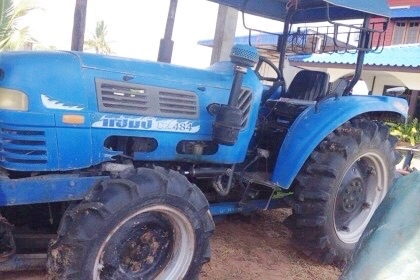 รถไถแชมป์ CHAMP CX 484 - 2 เพลา รถสวยสภาพดีมากครับ อุปกรณ์ครบพร้อม มีใบดันหน้า ผานพรวนดิน 5 เครื่องยนต์แน่นดีแรงดีไม่มีเยิ้ม ระบบเกียร์เดินหน้า 6 ถอยหลัง 6 ใช้งานง่ายไม่มีหลุด ระบบไฮดรอลิกส์ไม่มีแตกเยิ้ม ช่วงล่างแน่นหนึบ ยางสภาพดี 4 เส้นประมาณ 65\% พร้อมใช