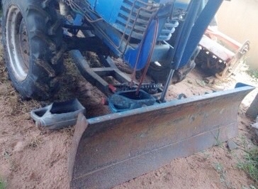 รถไถแชมป์ CHAMP CX 484 - 2 เพลา รถสวยสภาพดีมากครับ อุปกรณ์ครบพร้อม มีใบดันหน้า ผานพรวนดิน 5 เครื่องยนต์แน่นดีแรงดีไม่มีเยิ้ม ระบบเกียร์เดินหน้า 6 ถอยหลัง 6 ใช้งานง่ายไม่มีหลุด ระบบไฮดรอลิกส์ไม่มีแตกเยิ้ม ช่วงล่างแน่นหนึบ ยางสภาพดี 4 เส้นประมาณ 65\% พร้อมใช