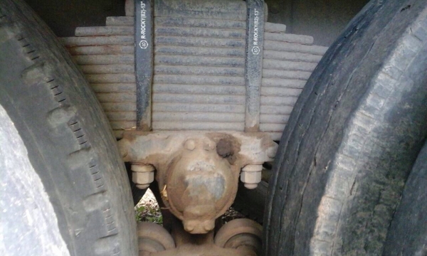 ISUZU TX 185 HP 6BF1 รถหัวยาว 10 ล้อเพลาเดียว กระบะคอกไม้ความยาว 6 เมตรสภาพดีพร้อมบรรทุกหนักได้เลยครับ เครื่องยนต์ 185 แรงลงเล่มครบพร้อม เครื่องแน่นดีแรงดีไม่เยิ้ม ภายในเก๋งคอนโซลครบพร้อม พวงมาลัยธรรมดา ระบบเบรคทริ๊ปฟี้ ช่วงล่างชุดเฟืองกับเพลาท้ายใหญ่ของ