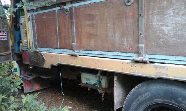 ISUZU TX 185 HP 6BF1 รถหัวยาว 10 ล้อเพลาเดียว กระบะคอกไม้ความยาว 6 เมตรสภาพดีพร้อมบรรทุกหนักได้เลยครับ เครื่องยนต์ 185 แรงลงเล่มครบพร้อม เครื่องแน่นดีแรงดีไม่เยิ้ม ภายในเก๋งคอนโซลครบพร้อม พวงมาลัยธรรมดา ระบบเบรคทริ๊ปฟี้ ช่วงล่างชุดเฟืองกับเพลาท้ายใหญ่ของ