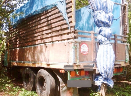 ISUZU TX 185 HP 6BF1 รถหัวยาว 10 ล้อเพลาเดียว กระบะคอกไม้ความยาว 6 เมตรสภาพดีพร้อมบรรทุกหนักได้เลยครับ เครื่องยนต์ 185 แรงลงเล่มครบพร้อม เครื่องแน่นดีแรงดีไม่เยิ้ม ภายในเก๋งคอนโซลครบพร้อม พวงมาลัยธรรมดา ระบบเบรคทริ๊ปฟี้ ช่วงล่างชุดเฟืองกับเพลาท้ายใหญ่ของ