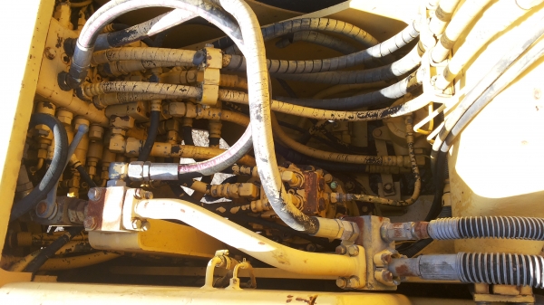 ขายด่วนรถแม็คโคร KOMATSU PC130-6K ซีเรียนสูงชั่วโม่งน้อยมีลายหัวแทก รถนอกนำเข้ายังไม่เคยใช้งานในเมืองไทยเลย ขายด่วนรถแม็คโคร KOMATSU PC130-6K ซีเรียนสูงชั่วโม่งน้อยมีลายหัวแทก รถนอกนำเข้ายังไม่เคยใช้งานในเมืองไทยเลย