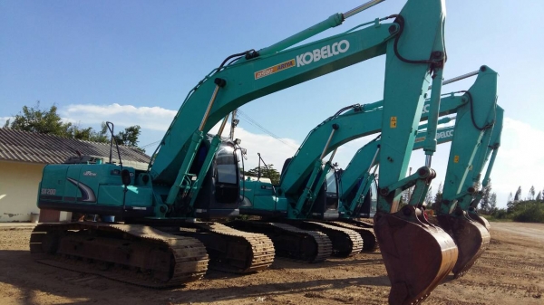 ขายรถแบคโค KOBELCO SK 200-8 YN.12-T รถสวย อินวอย มี 3 คัน ราคา.1650000 สนใจโทรจองด่วน