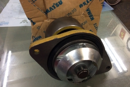 ปั้มน้ำKOMATSU PC200-6/7/8,6D102