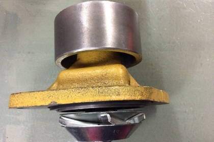 ปั้มน้ำKOMATSU PC200-6/7/8,6D102 ปั้มน้ำKOMATSU PC200-6/7/8,6D102