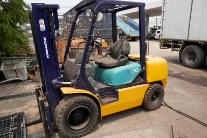 รถหลุดจำนำ โฟลคลีฟ ครื่องดีเซลยกใด้3ตัน KOMATSU FG300