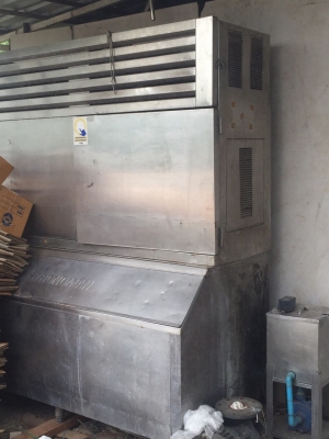 เครื่องผลิตน้ำแข็ง