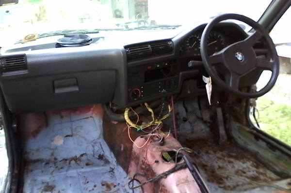 อะไหล่ E30 หลายรายการ ต้องการชิ้นไหน สอบถามได้เลย