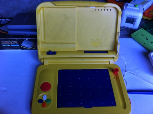 ชุดของเล่น 4 ชิ้น คีย์บอร์ดเล่นเหมือนเครื่องใหญ่ มีชุดต่อกับทีวี เพลงกล่อนเด็ก ตามภาพ ดีทุกชิ้นเล่นได้ทุกตัว  200 บาท