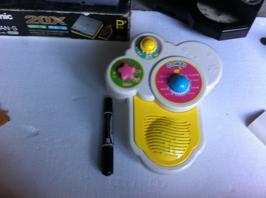 ชุดของเล่น 4 ชิ้น คีย์บอร์ดเล่นเหมือนเครื่องใหญ่ มีชุดต่อกับทีวี เพลงกล่อนเด็ก ตามภาพ ดีทุกชิ้นเล่นได้ทุกตัว  200 บาท