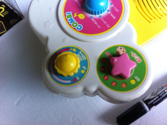 ชุดของเล่น 4 ชิ้น คีย์บอร์ดเล่นเหมือนเครื่องใหญ่ มีชุดต่อกับทีวี เพลงกล่อนเด็ก ตามภาพ ดีทุกชิ้นเล่นได้ทุกตัว  200 บาท