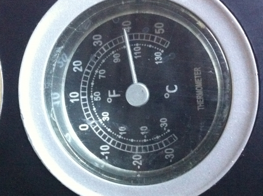 ชุดวัดอุณหภูมิ ความชื่น และนาฬิกาสามารถตั้งปลุกได้ด้วย ในเครื่องเดี่ยวกัน อันละ 200 บาท