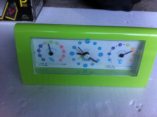 ชุดวัดอุณหภูมิ ความชื่น และนาฬิกาสามารถตั้งปลุกได้ด้วย ในเครื่องเดี่ยวกัน อันละ 200 บาท