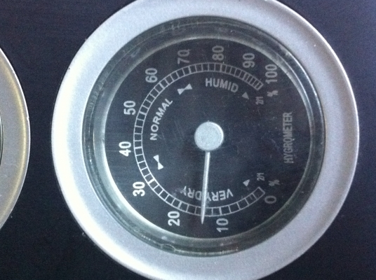 ชุดวัดอุณหภูมิ ความชื่น และนาฬิกาสามารถตั้งปลุกได้ด้วย ในเครื่องเดี่ยวกัน อันละ 200 บาท