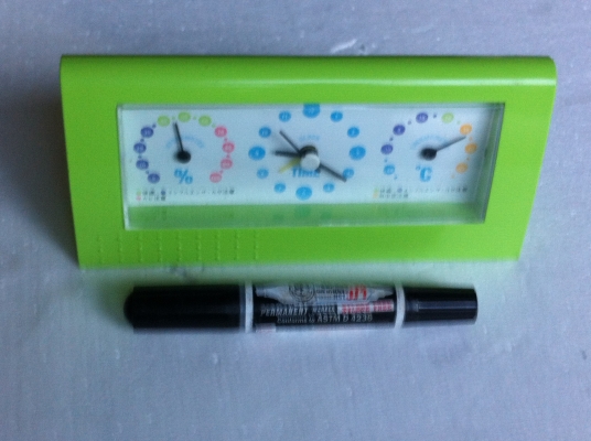 ชุดวัดอุณหภูมิ ความชื่น และนาฬิกาสามารถตั้งปลุกได้ด้วย ในเครื่องเดี่ยวกัน อันละ 200 บาท