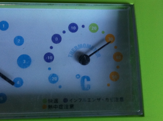 ชุดวัดอุณหภูมิ ความชื่น และนาฬิกาสามารถตั้งปลุกได้ด้วย ในเครื่องเดี่ยวกัน อันละ 200 บาท