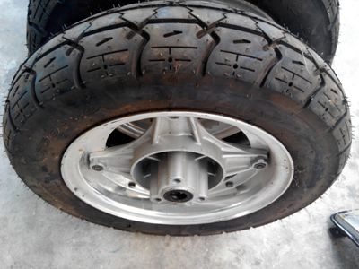 ล้อพร้อมยาง gorillar หน้าหลัง ราคาคู่ละ 1000 บาท ล้อพร้อมยาง gorillar หน้าหลัง ราคาคู่ละ 1000 บาท