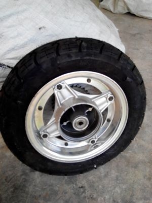 ล้อพร้อมยาง gorillar หน้าหลัง ราคาคู่ละ 1000 บาท ล้อพร้อมยาง gorillar หน้าหลัง ราคาคู่ละ 1000 บาท