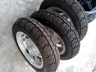 ล้อพร้อมยาง gorillar หน้าหลัง ราคาคู่ละ 1000 บาท ล้อพร้อมยาง gorillar หน้าหลัง ราคาคู่ละ 1000 บาท