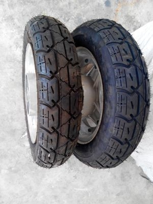 ล้อพร้อมยาง gorillar หน้าหลัง  ราคาคู่ละ 1000 บาท