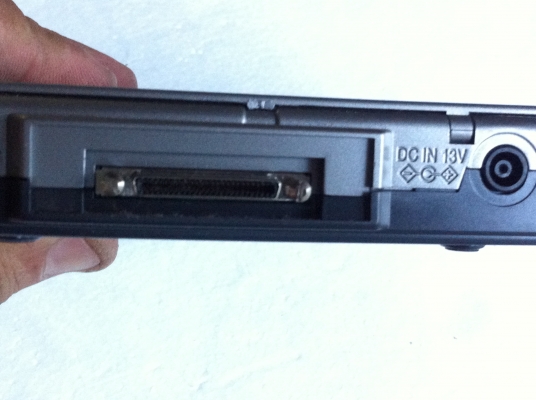 เครื่องเล่น CD-ROM แบบพกพา ยี่ห้อ PANASONIC  ของใหม่มีหม้อแปลงและแผ่นลงคอมครบ