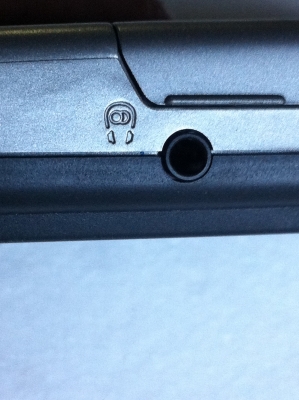 เครื่องเล่น CD-ROM แบบพกพา ยี่ห้อ PANASONIC  ของใหม่มีหม้อแปลงและแผ่นลงคอมครบ