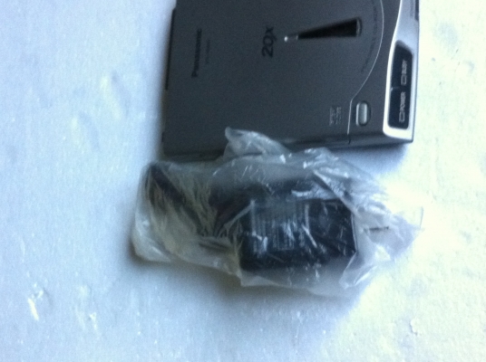 เครื่องเล่น CD-ROM แบบพกพา ยี่ห้อ PANASONIC  ของใหม่มีหม้อแปลงและแผ่นลงคอมครบ