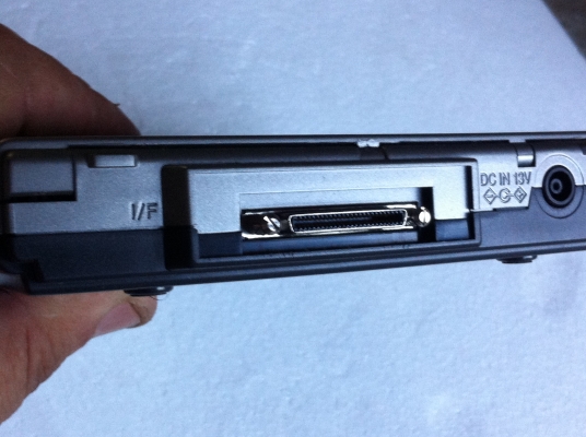 เครื่องเล่น CD-ROM แบบพกพา ยี่ห้อ PANASONIC  ของใหม่มีหม้อแปลงและแผ่นลงคอมครบ