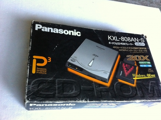 เครื่องเล่น CD-ROM แบบพกพา ยี่ห้อ PANASONIC  ของใหม่มีหม้อแปลงและแผ่นลงคอมครบ