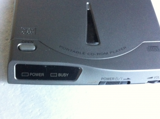 เครื่องเล่น CD-ROM แบบพกพา ยี่ห้อ PANASONIC  ของใหม่มีหม้อแปลงและแผ่นลงคอมครบ