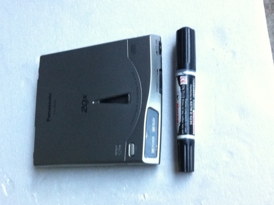 เครื่องเล่น CD-ROM แบบพกพา ยี่ห้อ PANASONIC  ของใหม่มีหม้อแปลงและแผ่นลงคอมครบ