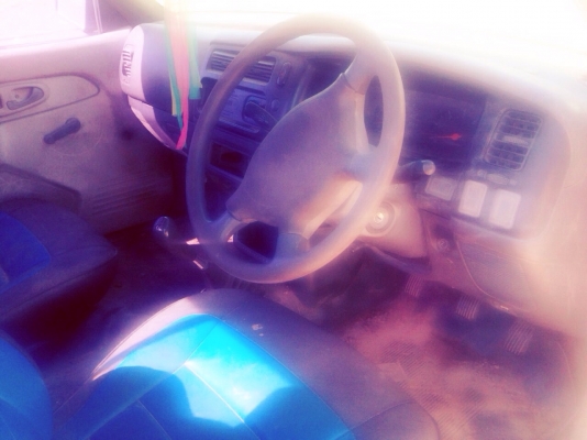 MITSUBISHI L200 STRADA 2.5 MT ปี 39 เครื่องยนต์แรงดีแห้งดีไม่เยิ้ม รถสภาพดีพร้อมใช้งานได้เลยครับ ภายในเก๋งคอนโซลสวยครบ พวงมาลัยธรรมดา ภายนอกเก็บสีอีกนิดหน่อยสวยเลยครับ พื้นกระบะไม่มีผุพร้อมบรรทุกได้เลยครับ ช่วงล่างยางสภาพดีประมาณ 60\% เอกสารทะเบียนชุดโอนคร