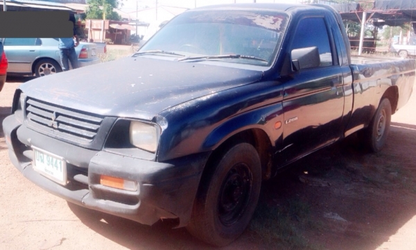 MITSUBISHI L200 STRADA 2.5 MT ปี 39 เครื่องยนต์แรงดีแห้งดีไม่เยิ้ม รถสภาพดีพร้อมใช้งานได้เลยครับ ภายในเก๋งคอนโซลสวยครบ พวงมาลัยธรรมดา ภายนอกเก็บสีอีกนิดหน่อยสวยเลยครับ พื้นกระบะไม่มีผุพร้อมบรรทุกได้เลยครับ ช่วงล่างยางสภาพดีประมาณ 60\% เอกสารทะเบียนชุดโอนคร