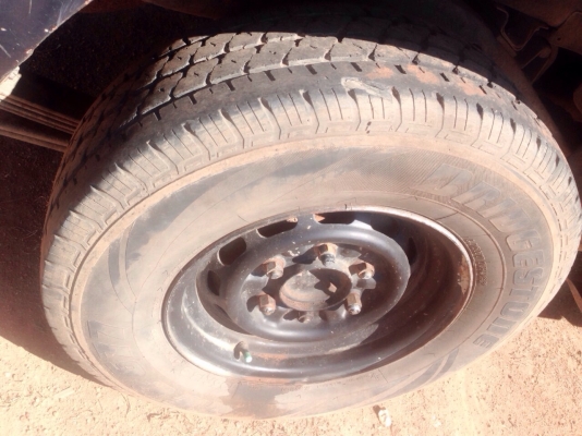 MITSUBISHI L200 STRADA 2.5 MT ปี 39 เครื่องยนต์แรงดีแห้งดีไม่เยิ้ม รถสภาพดีพร้อมใช้งานได้เลยครับ ภายในเก๋งคอนโซลสวยครบ พวงมาลัยธรรมดา ภายนอกเก็บสีอีกนิดหน่อยสวยเลยครับ พื้นกระบะไม่มีผุพร้อมบรรทุกได้เลยครับ ช่วงล่างยางสภาพดีประมาณ 60\% เอกสารทะเบียนชุดโอนคร