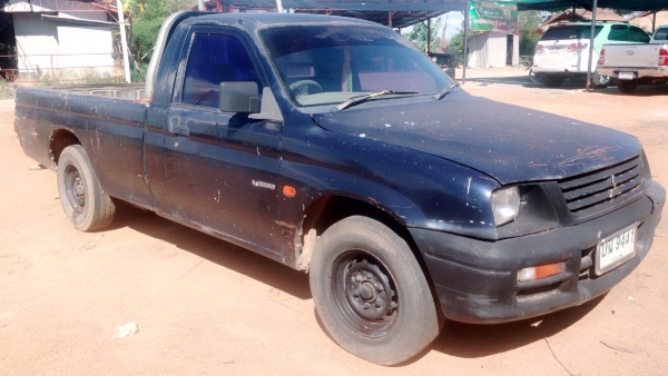 MITSUBISHI L200 STRADA 2.5 MT ปี 39 เครื่องยนต์แรงดีแห้งดีไม่เยิ้ม รถสภาพดีพร้อมใช้งานได้เลยครับ ภายในเก๋งคอนโซลสวยครบ พวงมาลัยธรรมดา ภายนอกเก็บสีอีกนิดหน่อยสวยเลยครับ พื้นกระบะไม่มีผุพร้อมบรรทุกได้เลยครับ ช่วงล่างยางสภาพดีประมาณ 60\% เอกสารทะเบียนชุดโอนคร