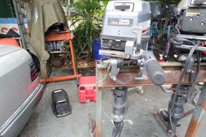 ขาย เครื่องเรือYAMAHA 25 แรง  เครื่องติดง่ายเดินดี ( หางผุ ต้องซ่อมหน่อยครับ ) นำเข้าจากญี่ปุ่น  23,500